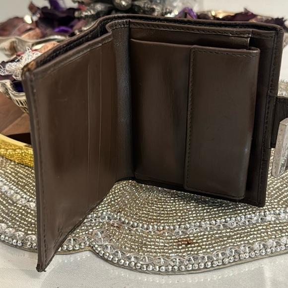 Gucci man’s wallet in decent condition used but still good - Picture 10 of 14